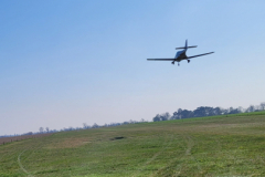 UL-Flugzeug im Landeanflug 2